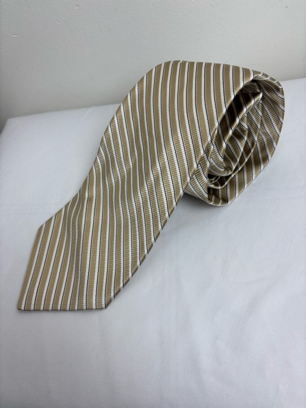 Breuer Silk Tie in Bold Stripes Multicolor In Navy Blue And Gold Pattern NWT